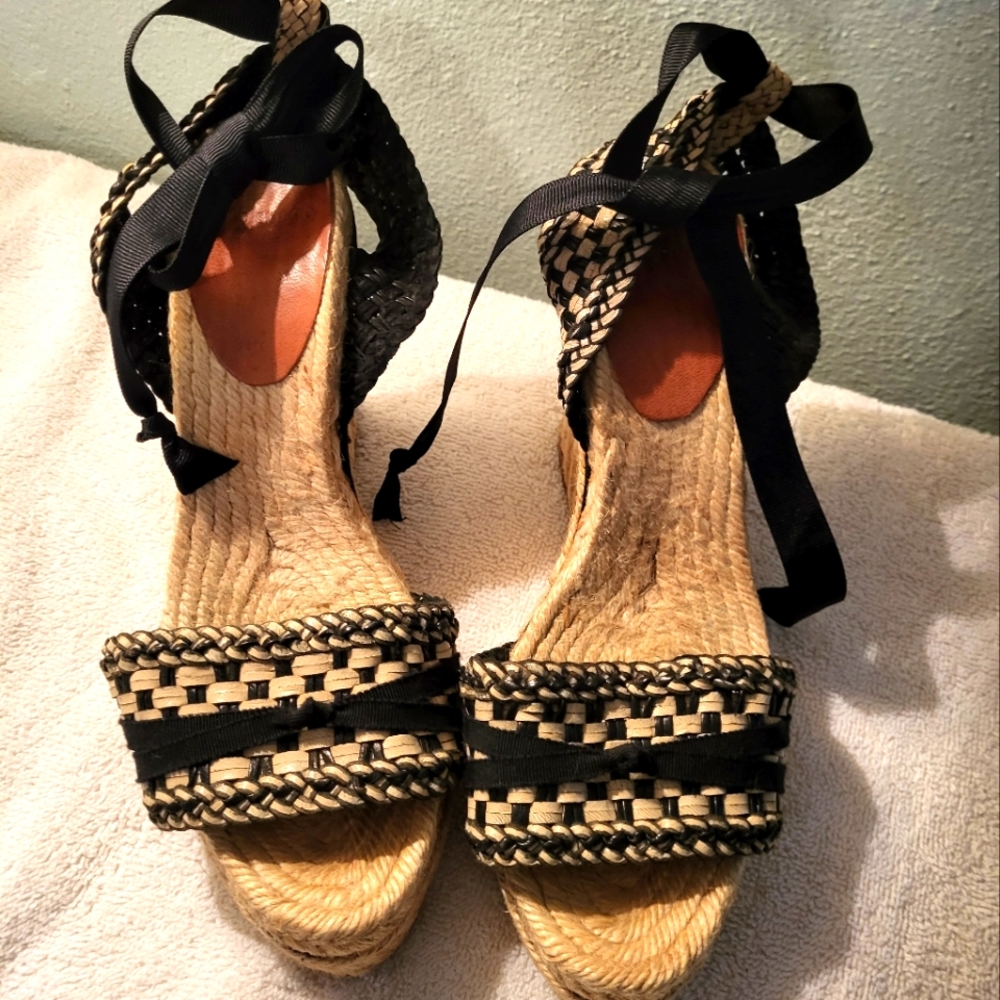 Wedges with ribbon ties